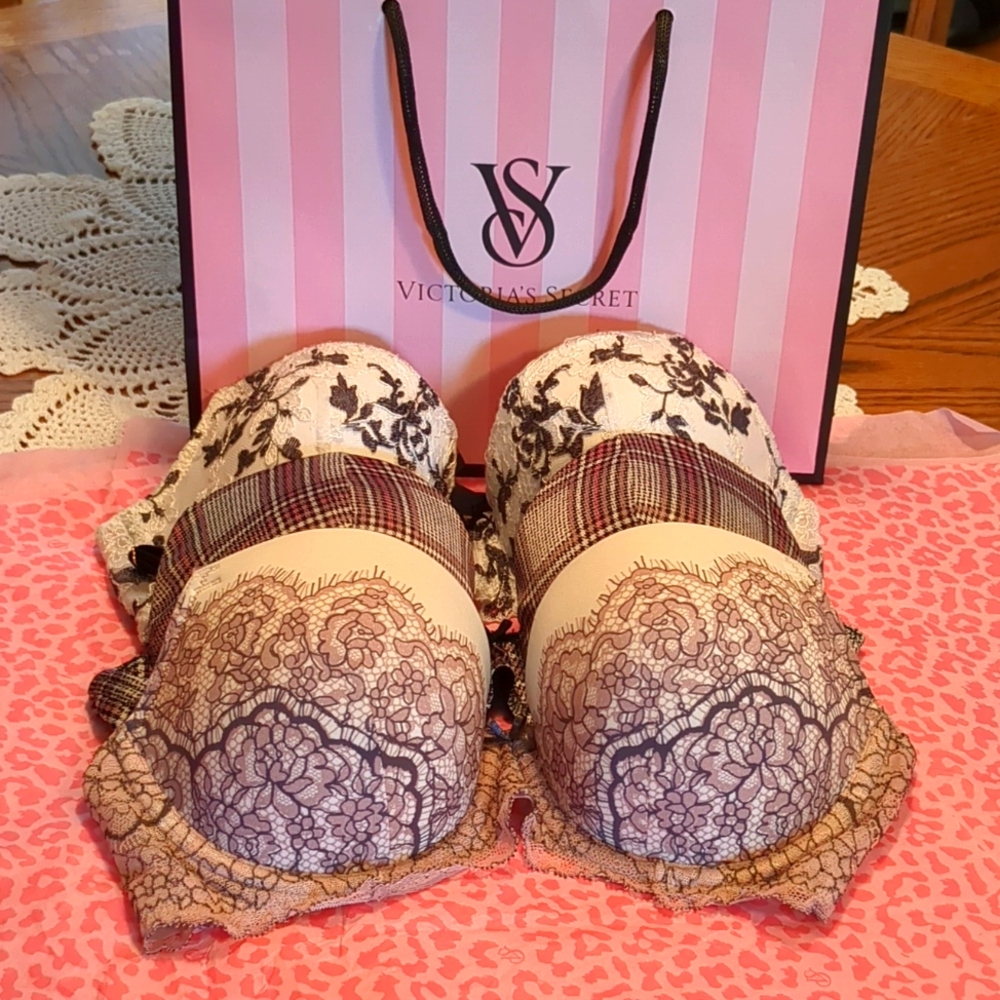 Victoria's Secret Cream and Black Lace Plunge Bra